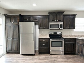 412 S Monroe St in Raymore, MO - Building Photo - Building Photo