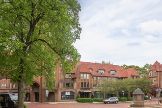 1 Station Sq in Forest Hills, NY - Foto de edificio - Building Photo
