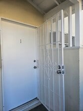 10737 Bloomfield St in North Hollywood, CA - Building Photo - Building Photo