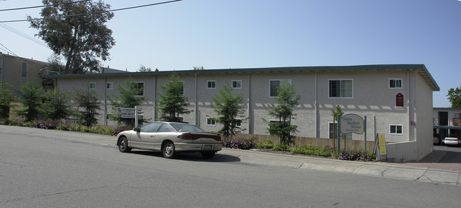 Santa Barbara Manor in Pleasant Hill, CA - Foto de edificio - Building Photo