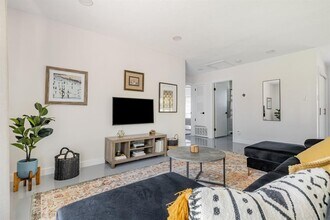 2405 Trafalgar Dr in Austin, TX - Building Photo - Building Photo