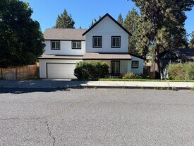 2255 NW Monterey Pines Dr in Bend, OR - Building Photo