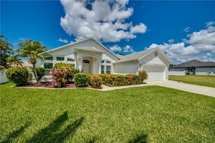 4406 SW 25th Ave in Cape Coral, FL - Building Photo
