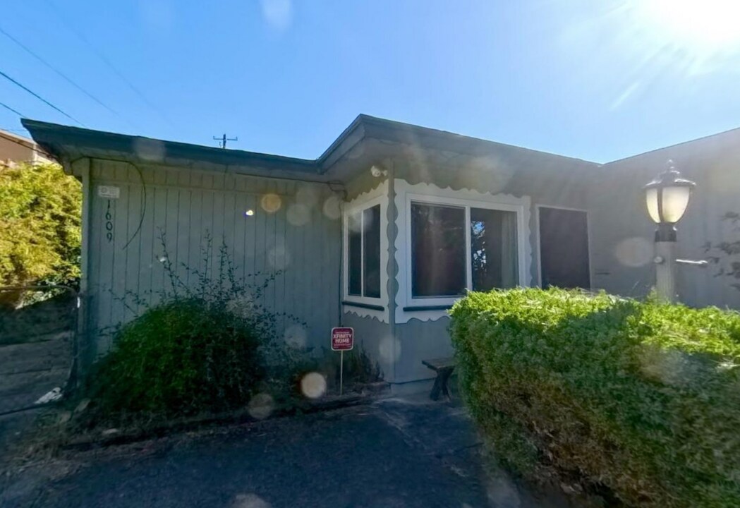 1609 Magazine St in Vallejo, CA - Building Photo