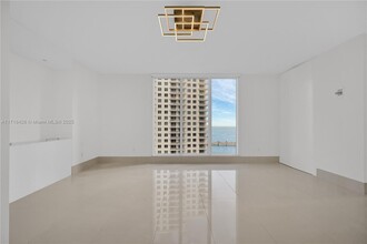 901 Brickell Key Blvd in Miami, FL - Building Photo - Building Photo