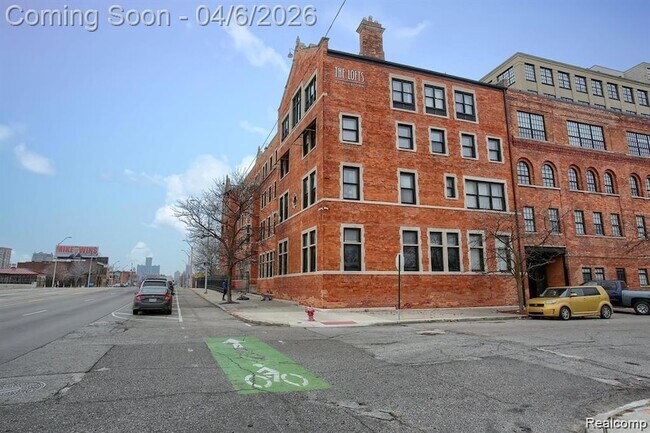 6533 E Jefferson Ave, Unit 421 in Detroit, MI - Building Photo - Building Photo