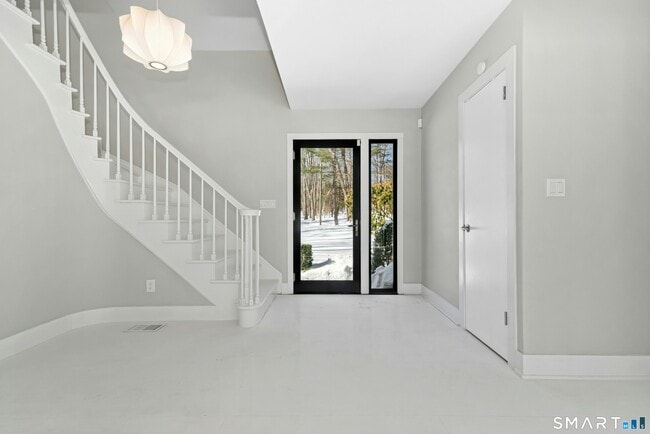 95 Louises Ln in New Canaan, CT - Building Photo - Building Photo