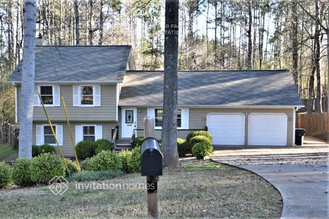 695 Bankshire Dr in Suwanee, GA - Building Photo