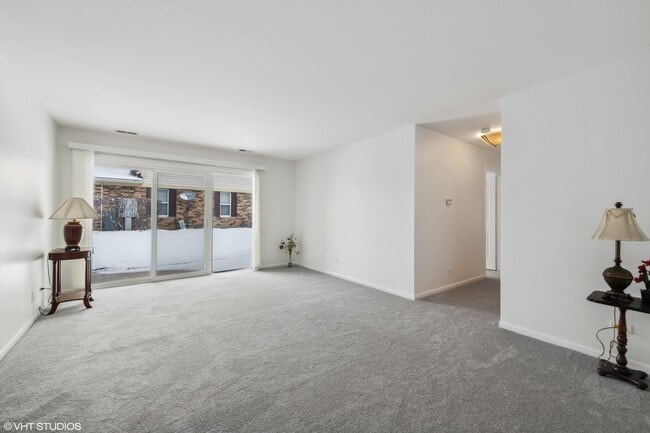 184 Brook Ln in Vernon Hills, IL - Building Photo - Building Photo