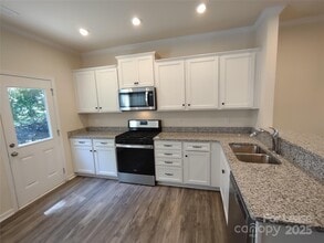 7135 Thornrose Dr in Charlotte, NC - Building Photo - Building Photo