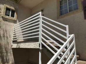1900 N Torrey Pines Dr in Las Vegas, NV - Building Photo - Building Photo