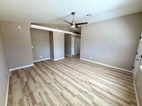 3675 E Robin Ln in Kingman, AZ - Building Photo - Building Photo