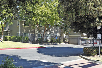 332 Shadow Run Dr in San Jose, CA - Building Photo - Building Photo