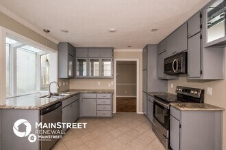 5221 Island Dr in Stone Mountain, GA - Foto de edificio - Building Photo