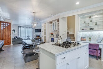 145 W Hawthorn St in San Diego, CA - Building Photo - Building Photo