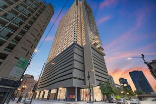 235 W Van Buren St, Unit 3606 in Chicago, IL - Building Photo
