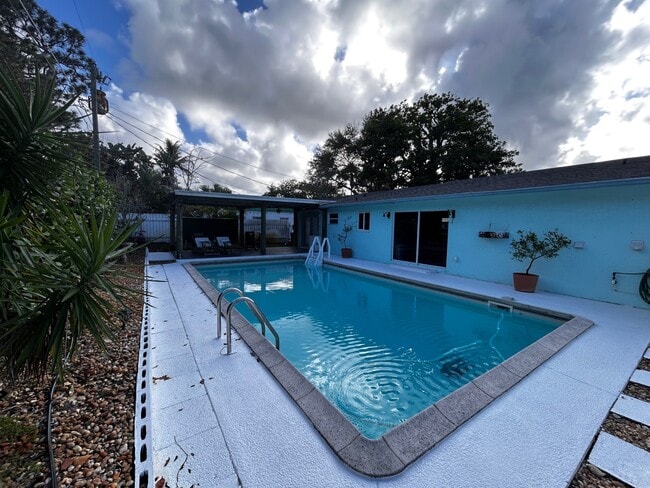 1301 SE Sandpiper Ln, Unit Main Home