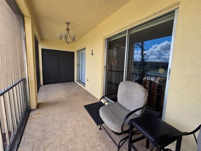 3917 Lake Bayshore Dr in Bradenton, FL - Building Photo - Building Photo