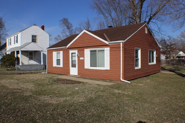 property at 3502 N Sterling Ave