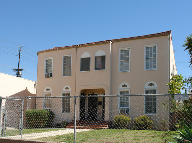 1028 N Edgemont St in Los Angeles, CA - Building Photo - Building Photo