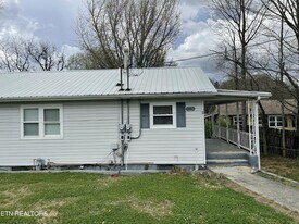 440 W Outer Dr in Oak Ridge, TN - Building Photo