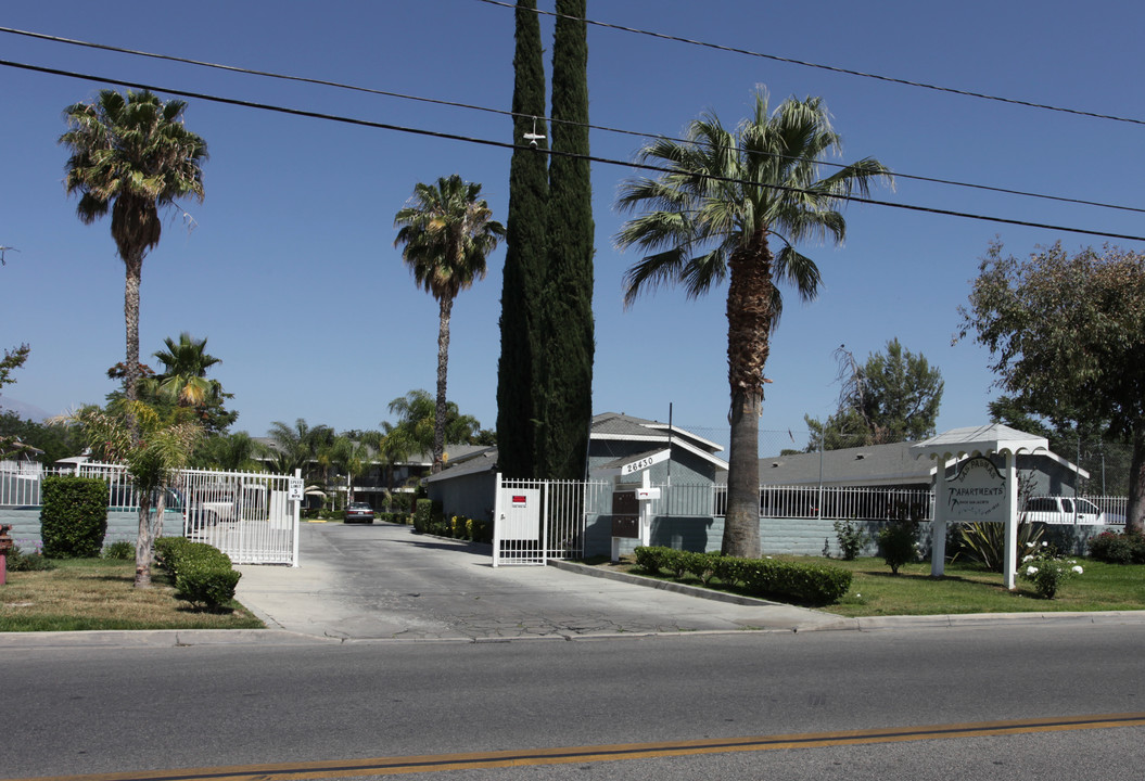 26430 S San Jacinto St in Hemet, CA - Foto de edificio