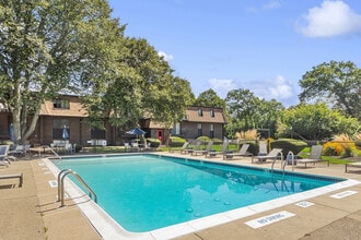 ReNew Taunton on Highland in Taunton, MA - Foto de edificio - Building Photo