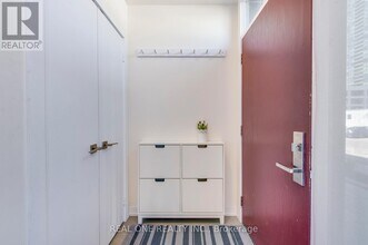 4030 Parkside Village Dr in Mississauga, ON - Building Photo - Building Photo