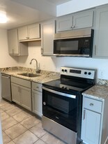 728 Ohio Pike in Cincinnati, OH - Building Photo