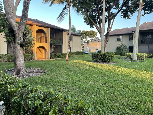 518 Shady Pine Way-Unit -B1 in Greenacres, FL - Foto de edificio - Building Photo