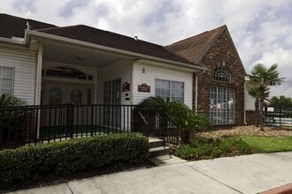 Meadowbrook Plaza Apartments in Houston, TX - Foto de edificio - Building Photo