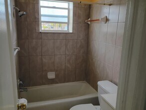 2221 Johnson St in Hollywood, FL - Building Photo - Building Photo
