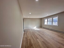 403 7th St in Waretown, NJ - Building Photo