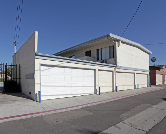 1832 W Sumac Ln in Anaheim, CA - Foto de edificio - Building Photo