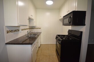 4201 Arch Dr, Unit 02 in Los Angeles, CA - Building Photo - Building Photo