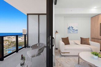 7144 Byron Ave in Miami Beach, FL - Foto de edificio - Building Photo