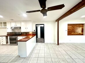 435 County Rd 3310 in Cleveland, TX - Building Photo - Building Photo