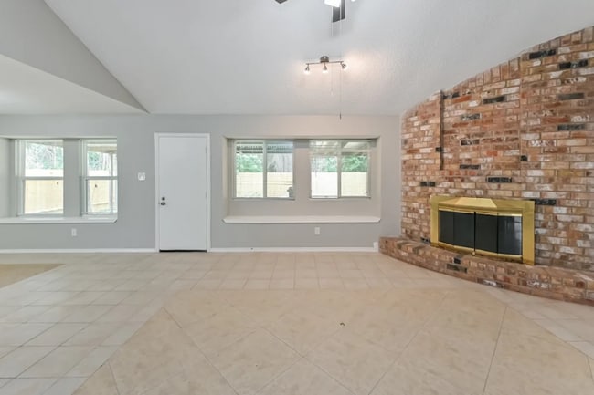 8705 Saratoga Forest Dr in Houston, TX - Foto de edificio - Building Photo