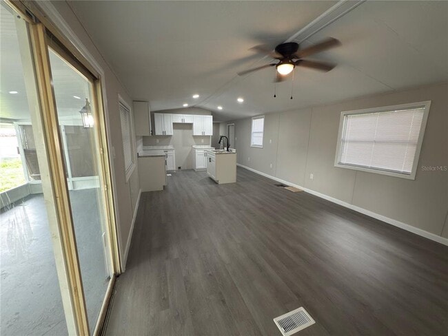 6247 20th St in Zephyrhills, FL - Building Photo - Building Photo
