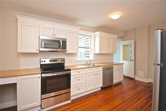 140 Broadway in Newport, RI - Building Photo - Building Photo