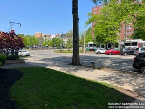 1595 Beacon St, Unit 4 in Brookline, MA - Foto de edificio - Building Photo