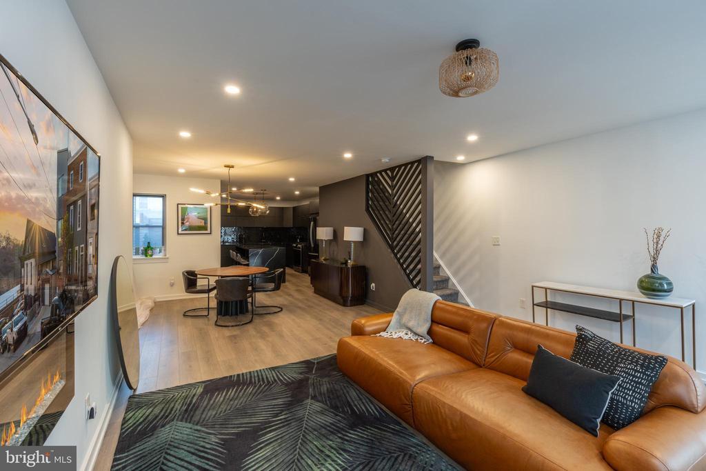 128 East St in Philadelphia, PA - Building Photo