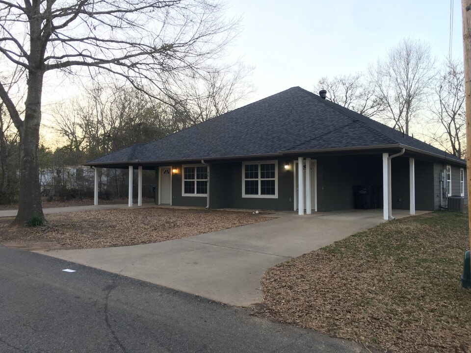 3613 Clemens Rd, Unit 100 in Longview, TX - Foto de edificio