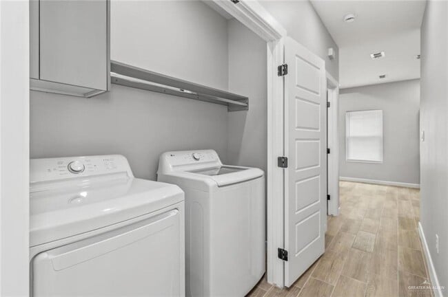 102 Yosemite Dr, Unit 1 in Mission, TX - Building Photo - Building Photo