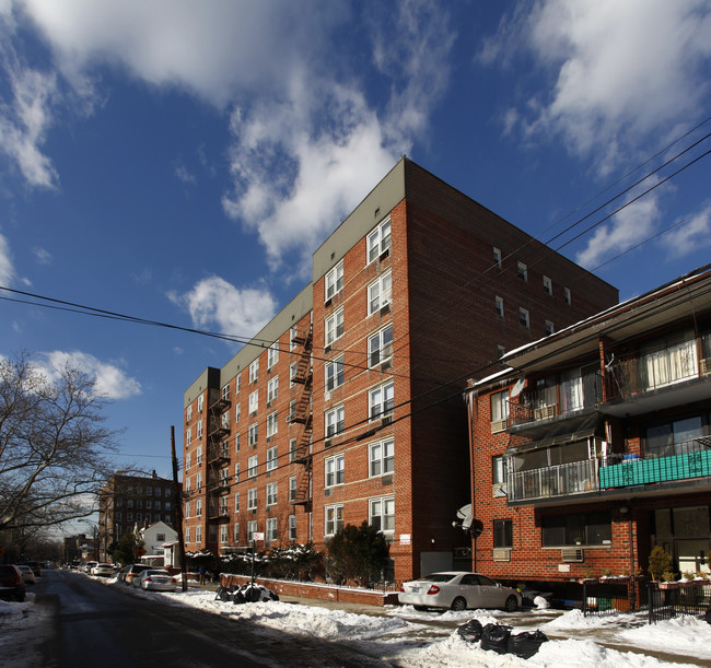 64-49 Wetherole St in Rego Park, NY - Building Photo - Building Photo