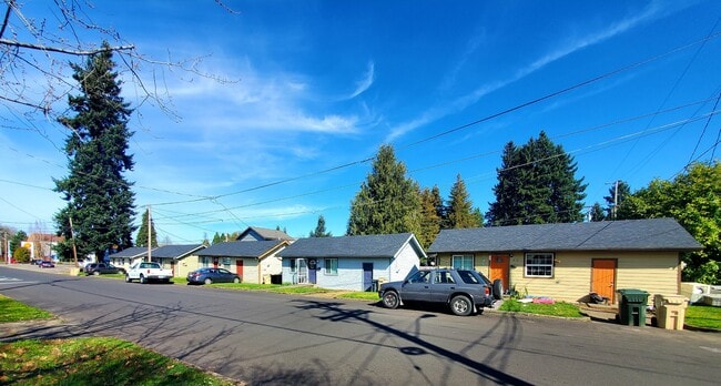 263 N Main St in Lebanon, OR - Building Photo - Building Photo