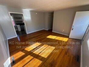 5216 NE 44th St in Kansas City, MO - Building Photo - Building Photo