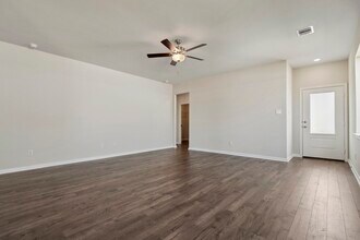 15858 Berry Hl Dr in Conroe, TX - Building Photo - Building Photo