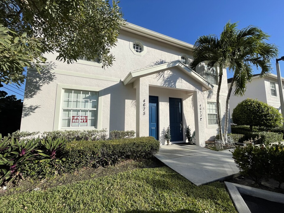 4637 Georgia Pines Dr in West Palm Beach, FL - Building Photo