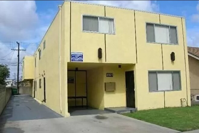 2937 S Orange Dr in Los Angeles, CA - Building Photo